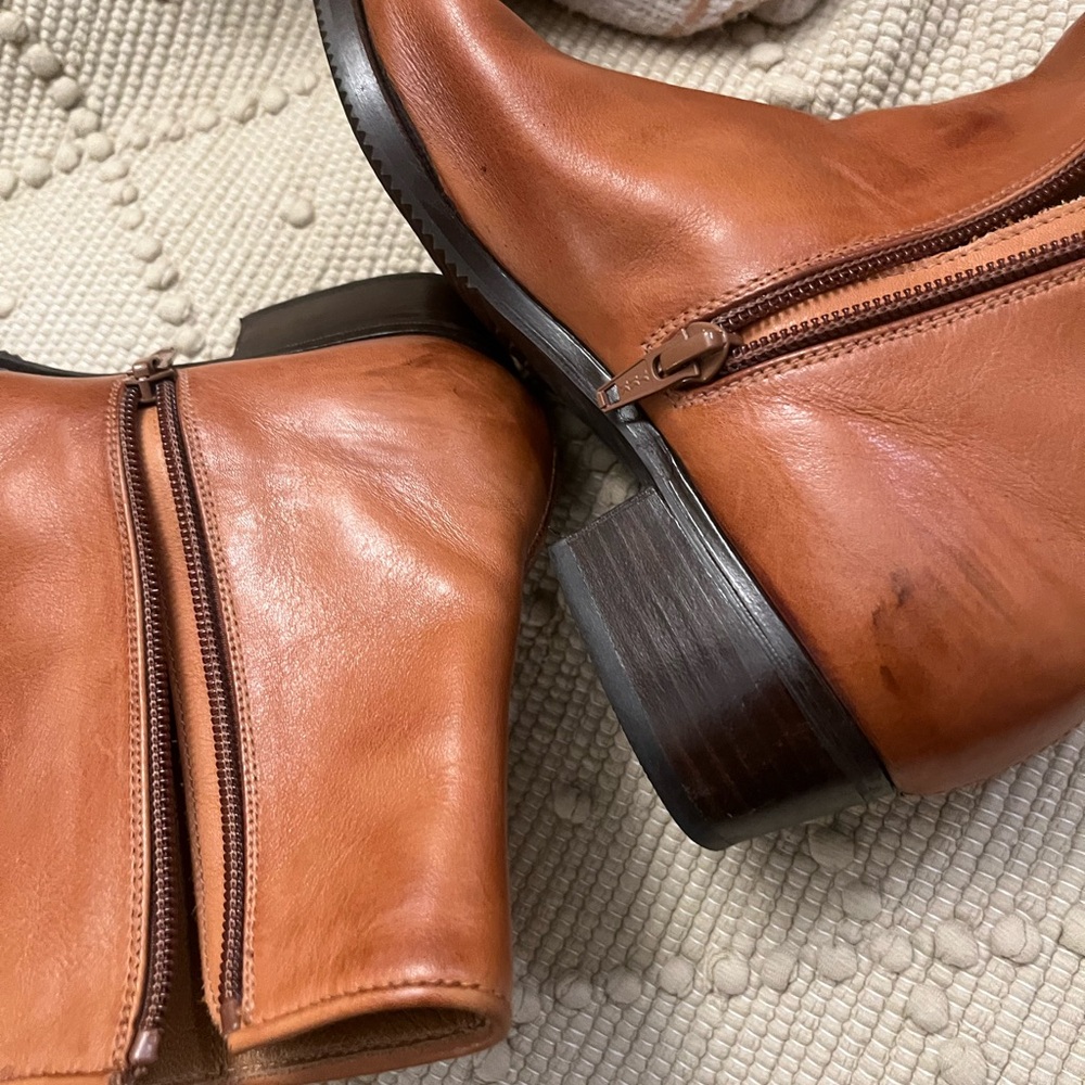 Women's Tan Leather Ankle Boots
Made is Italy